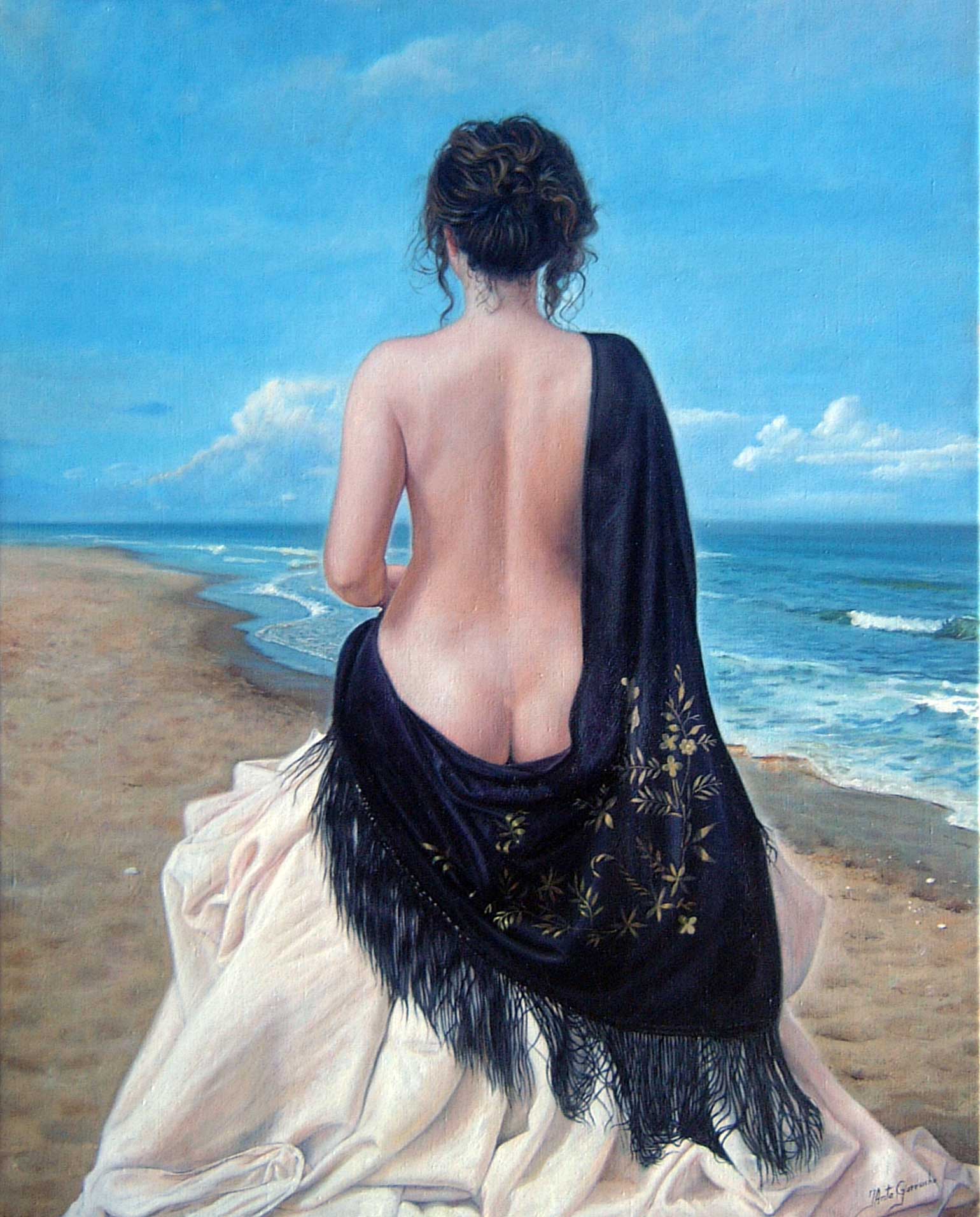 Mujer con mantón en la playa