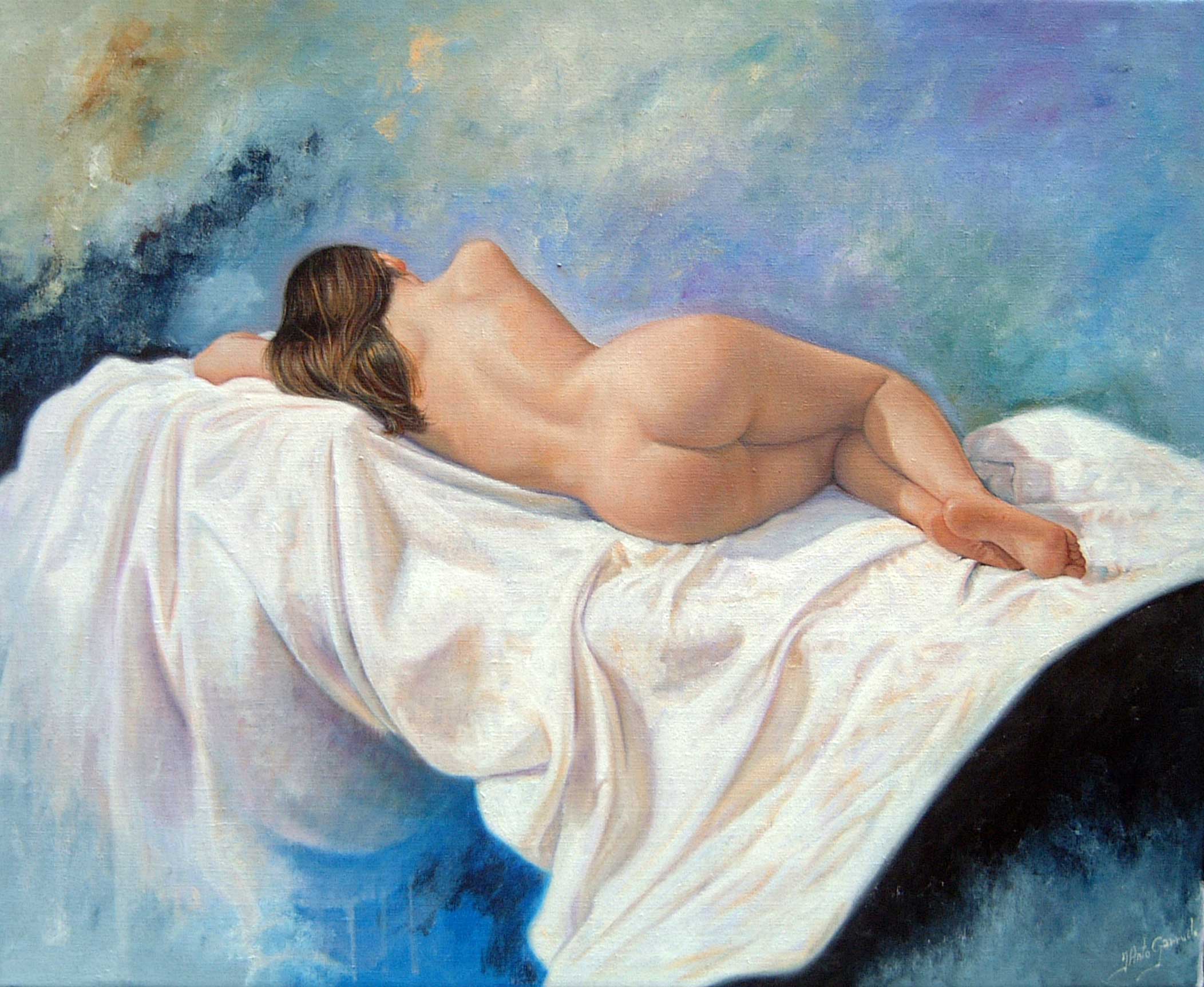 Desnudo femenino sobre sábana flotante